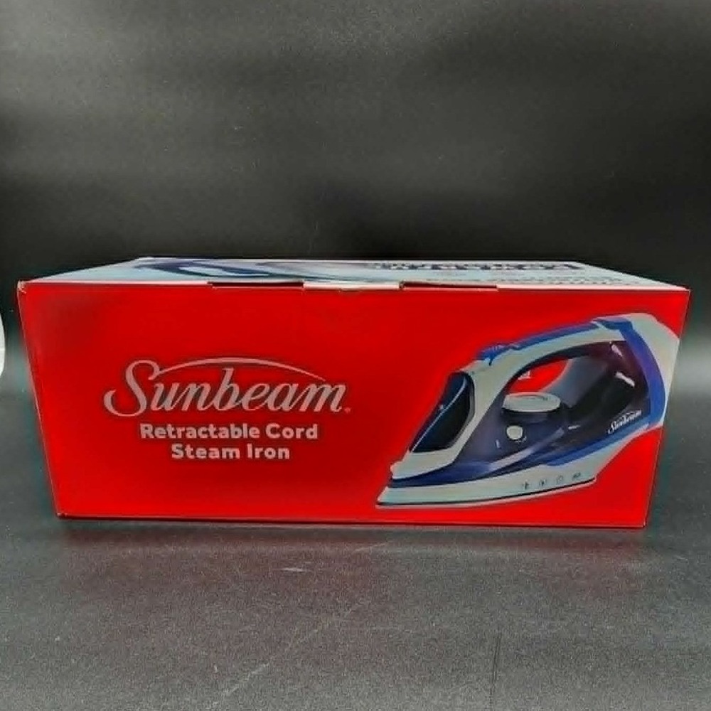 Sunbeam Blue Retractable Cord Steam Iron 1700W Stainless Steel GCSBTR-100
